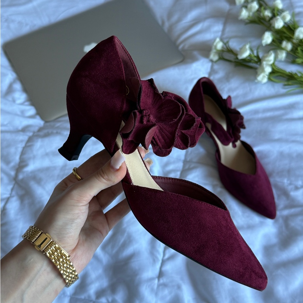 Women's Burgundy Floral Accent Pointed Toe Heels